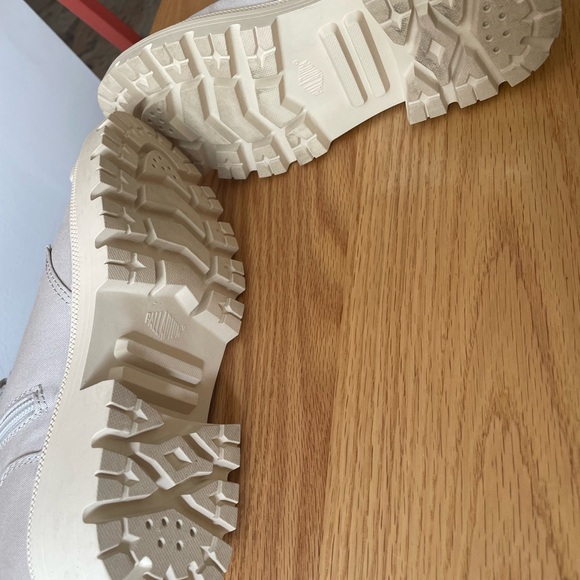 Palladium hi tops size 9 - Picture 5 of 7